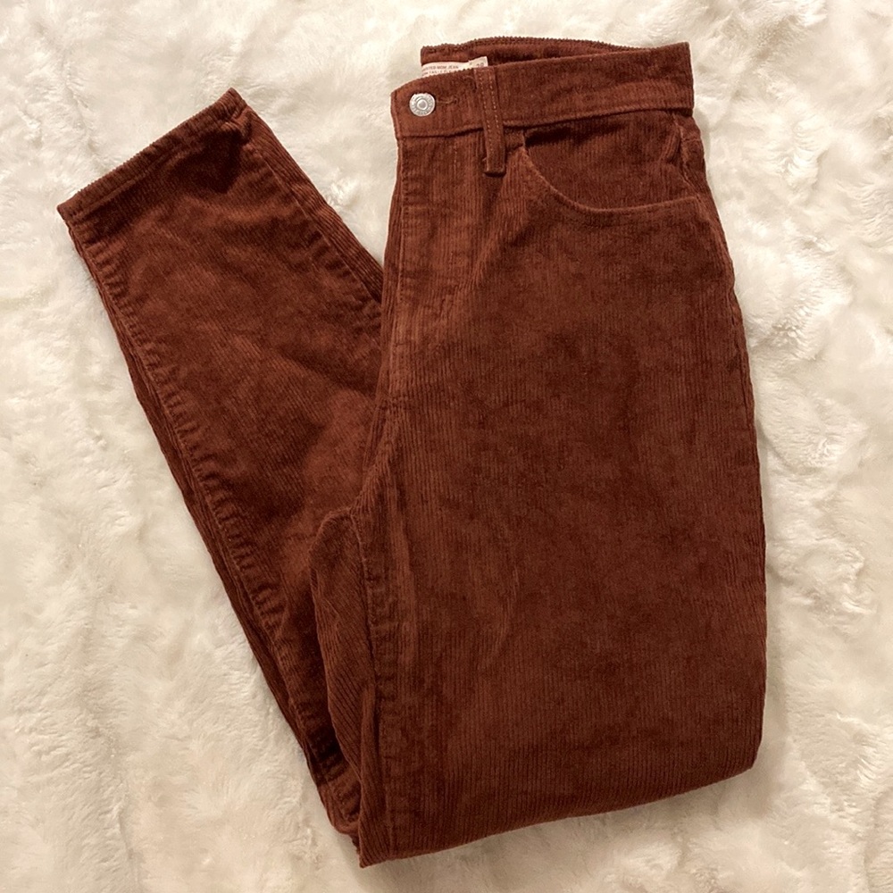 Levi’s High Waisted Mom Jeans Pant in Mahogany Corduroy Sz 28